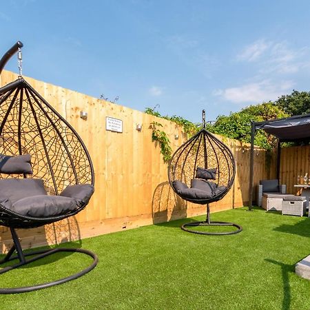 Exquisite Cardiff Apartments- With Garden Lounge & Games Room Екстер'єр фото