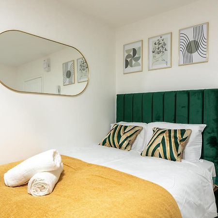Exquisite Cardiff Apartments- With Garden Lounge & Games Room Екстер'єр фото
