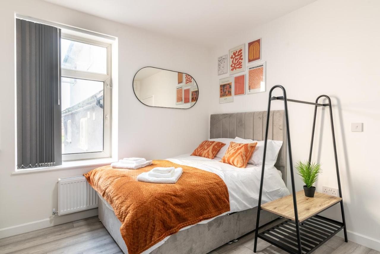 Exquisite Cardiff Apartments- With Garden Lounge & Games Room Екстер'єр фото