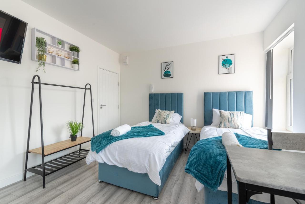 Exquisite Cardiff Apartments- With Garden Lounge & Games Room Екстер'єр фото
