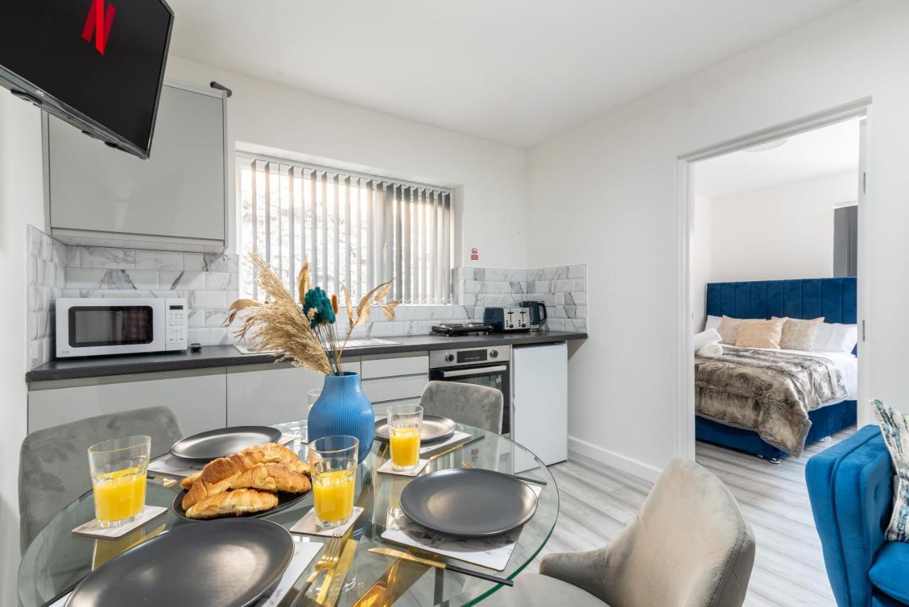 Exquisite Cardiff Apartments- With Garden Lounge & Games Room Екстер'єр фото