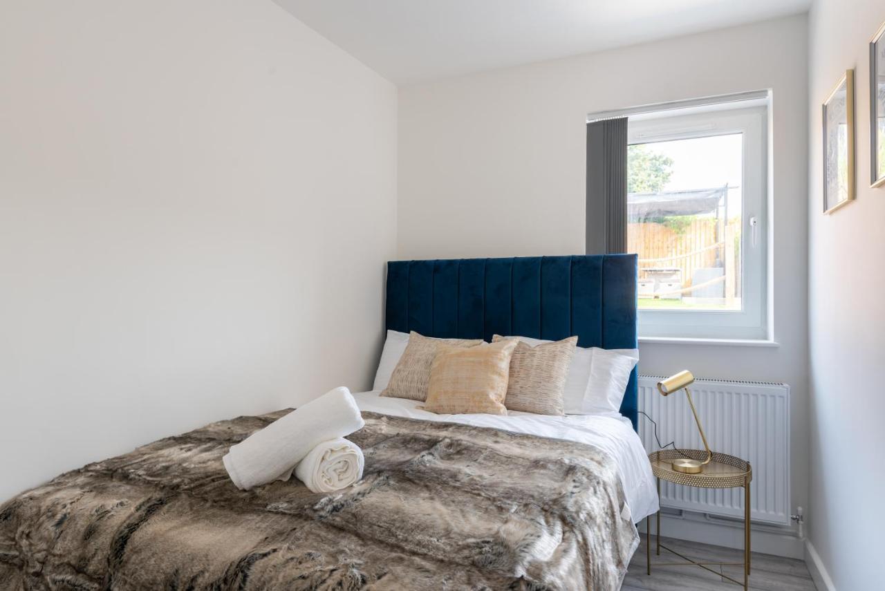 Exquisite Cardiff Apartments- With Garden Lounge & Games Room Екстер'єр фото
