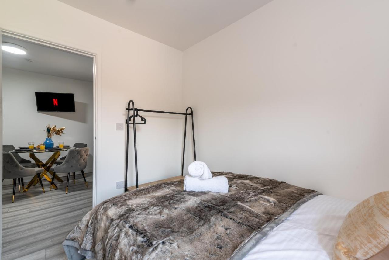 Exquisite Cardiff Apartments- With Garden Lounge & Games Room Екстер'єр фото