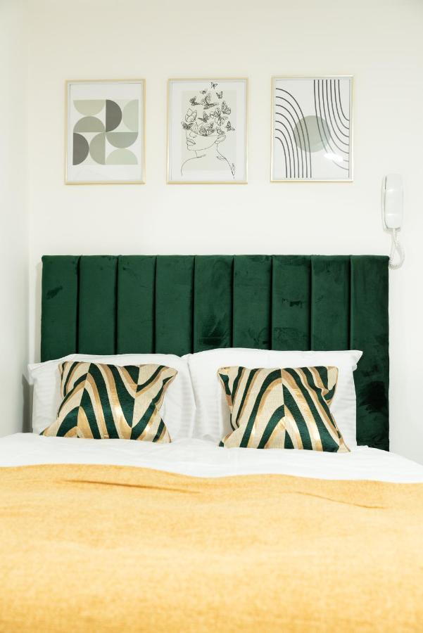 Exquisite Cardiff Apartments- With Garden Lounge & Games Room Екстер'єр фото