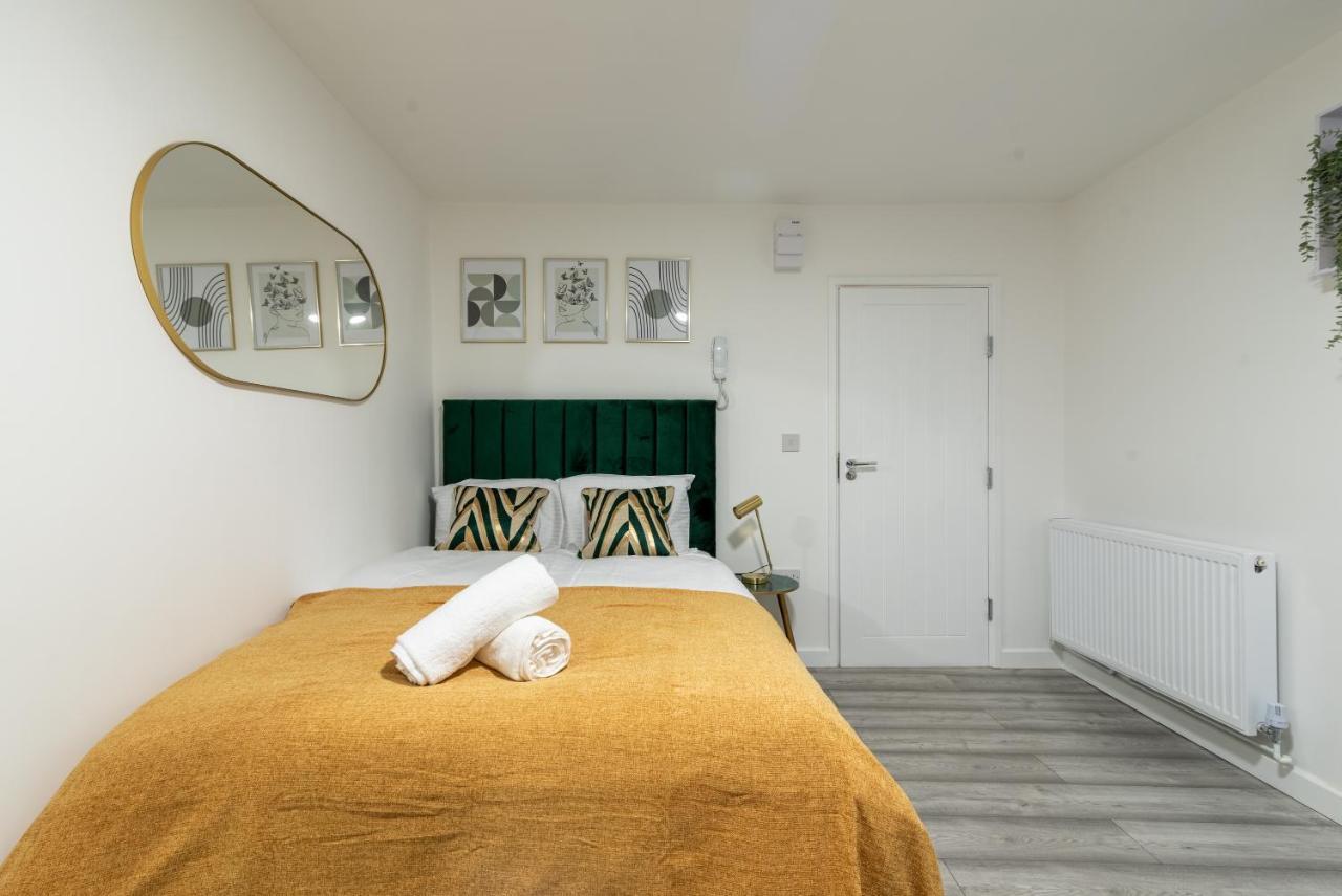 Exquisite Cardiff Apartments- With Garden Lounge & Games Room Екстер'єр фото