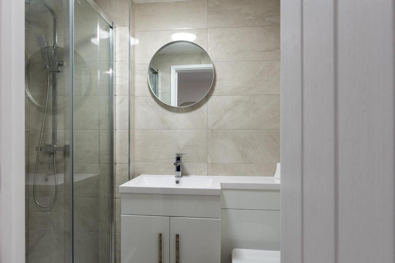 Exquisite Cardiff Apartments- With Garden Lounge & Games Room Екстер'єр фото