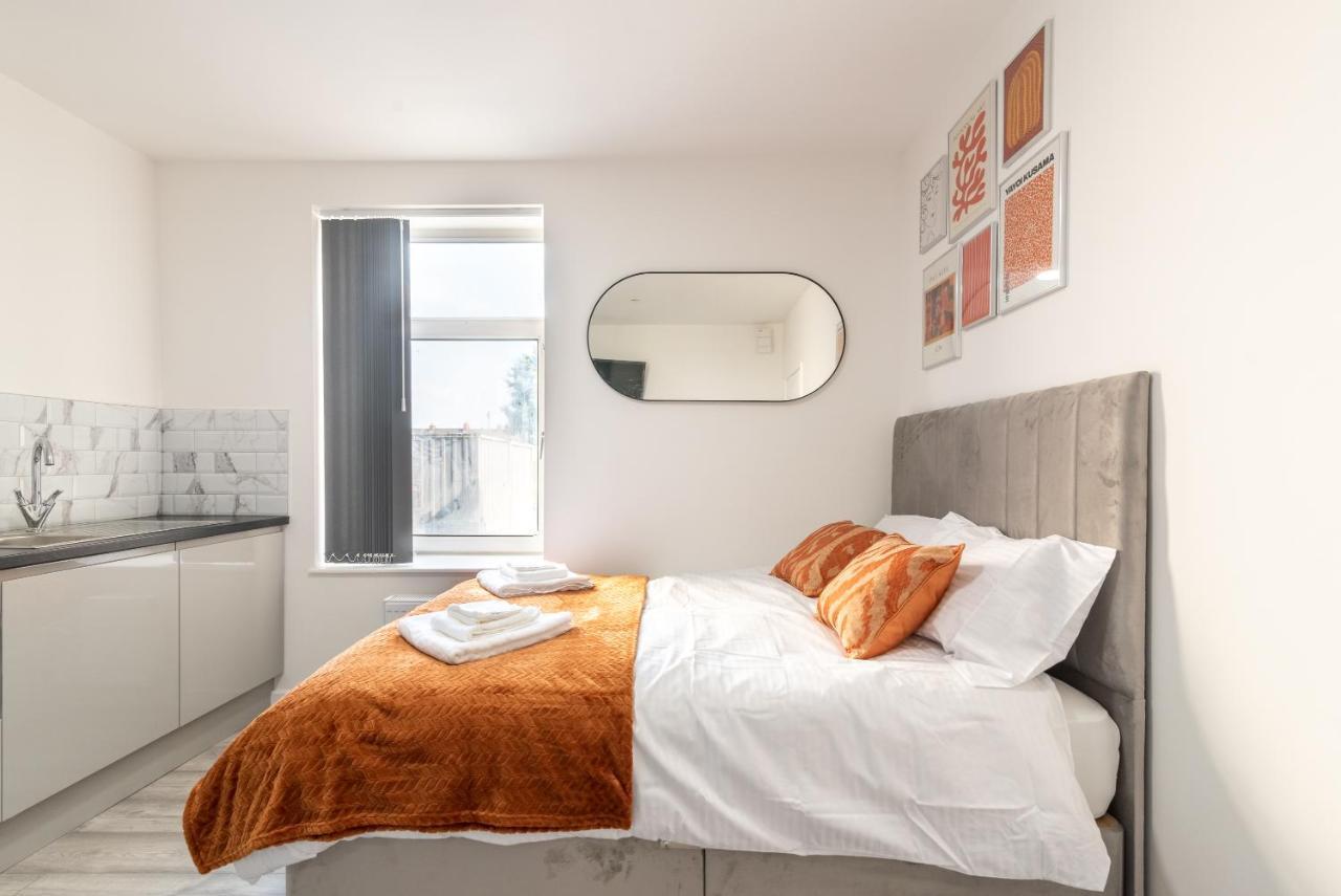 Exquisite Cardiff Apartments- With Garden Lounge & Games Room Екстер'єр фото