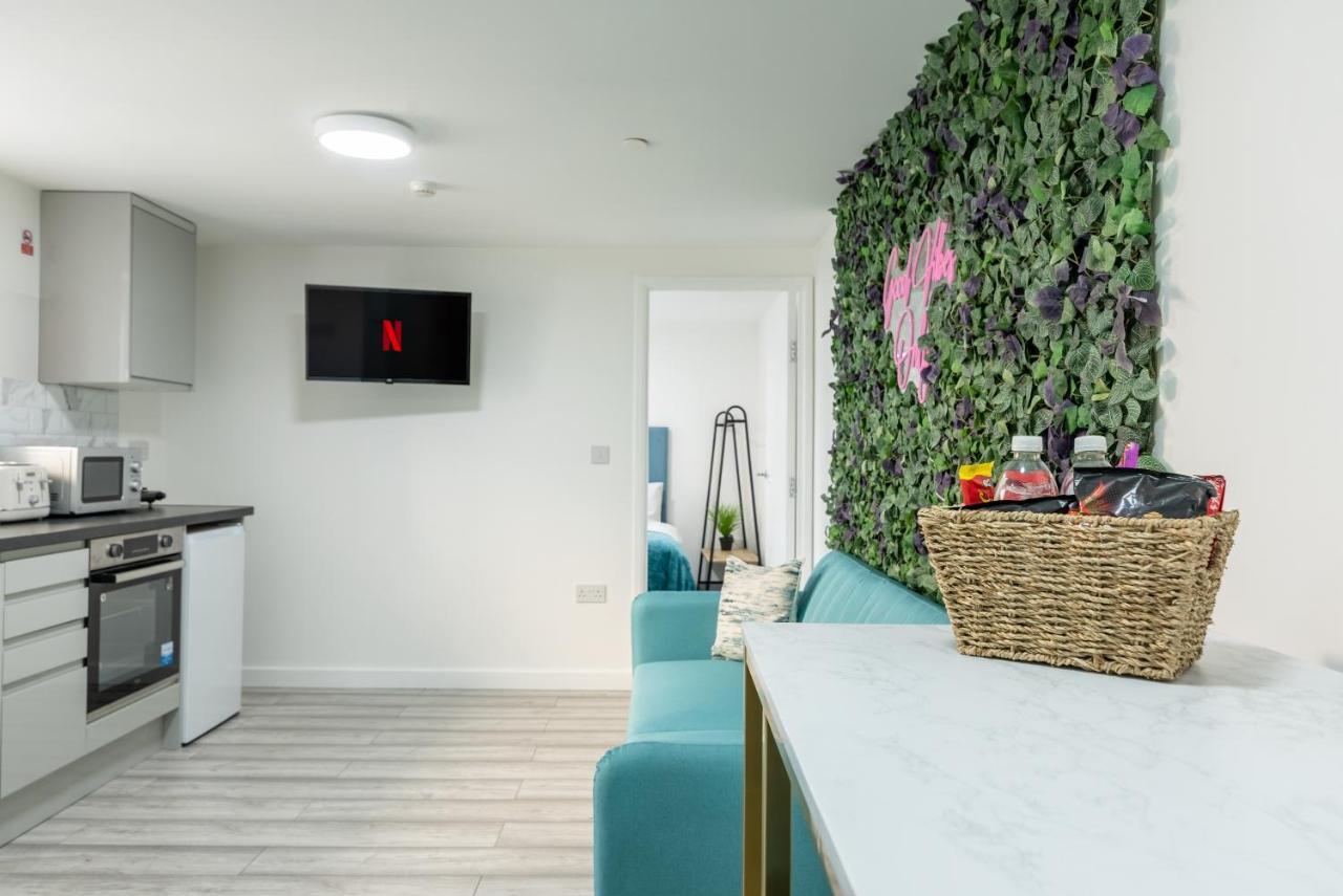 Exquisite Cardiff Apartments- With Garden Lounge & Games Room Екстер'єр фото