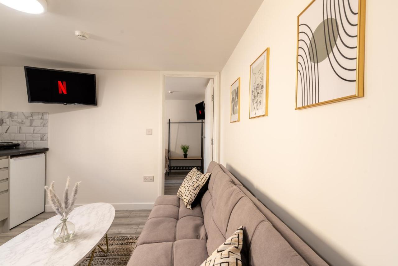 Exquisite Cardiff Apartments- With Garden Lounge & Games Room Екстер'єр фото