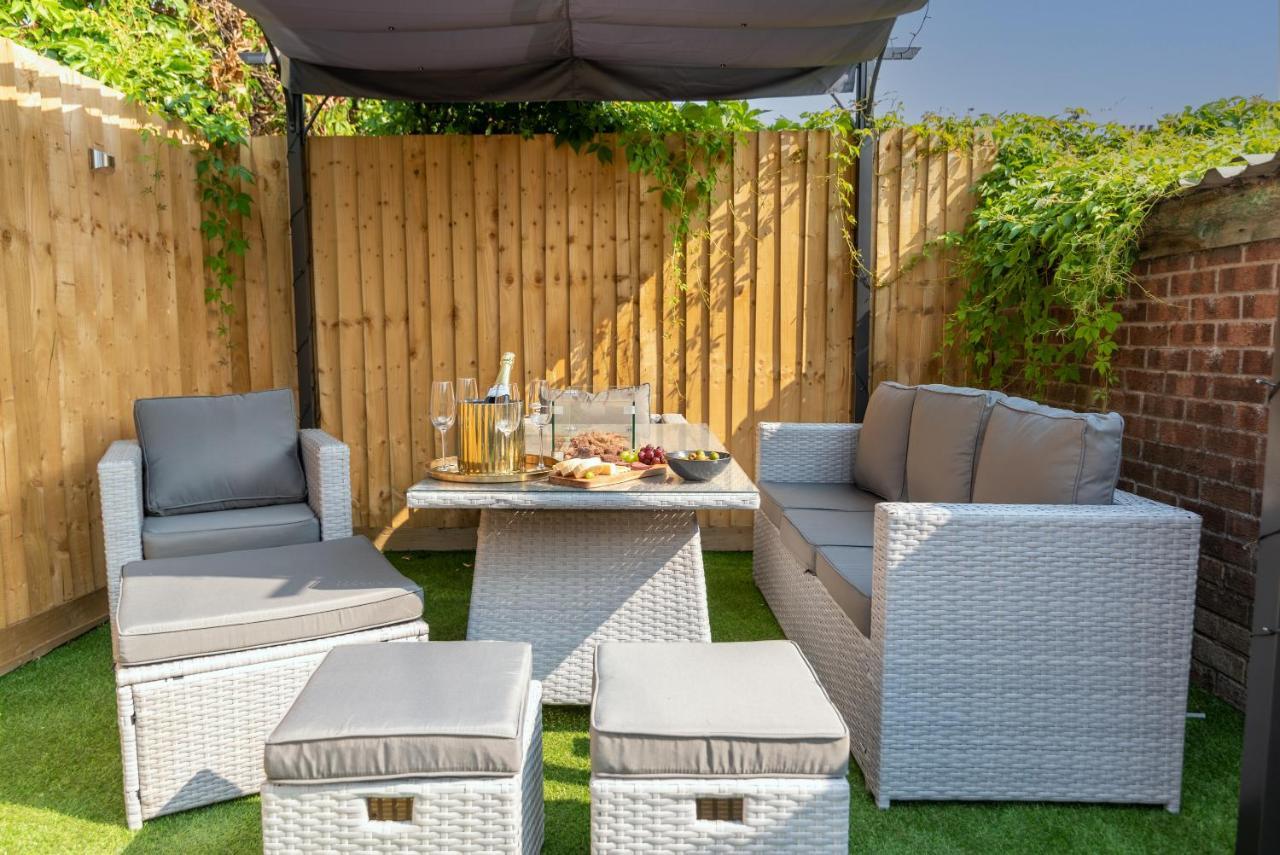 Exquisite Cardiff Apartments- With Garden Lounge & Games Room Екстер'єр фото
