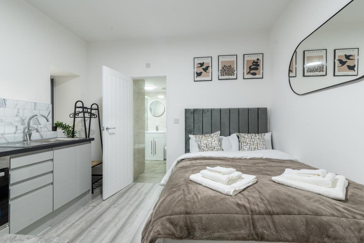 Exquisite Cardiff Apartments- With Garden Lounge & Games Room Екстер'єр фото